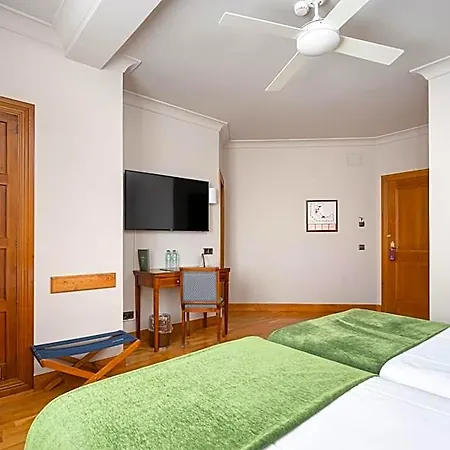 Hotel Hernan Cortes 4*