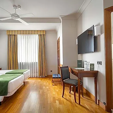 Hotel Hernan Cortes 4*