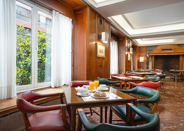 Hotel Hernan Cortes 4*