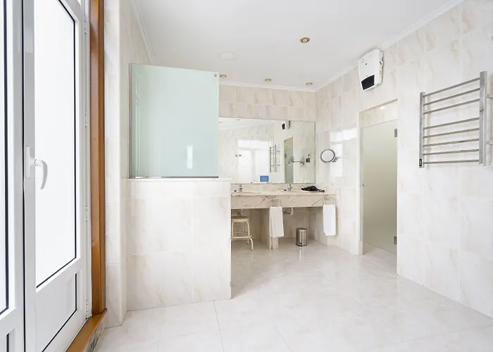 Hotel Hernan Cortes 4*